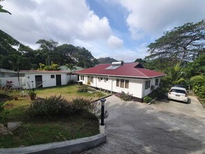 Free self parking - Pebbles Cove (Mahé Island)