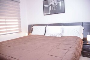 3 habitaciones, escritorio, tabla de planchar con plancha y wifi 