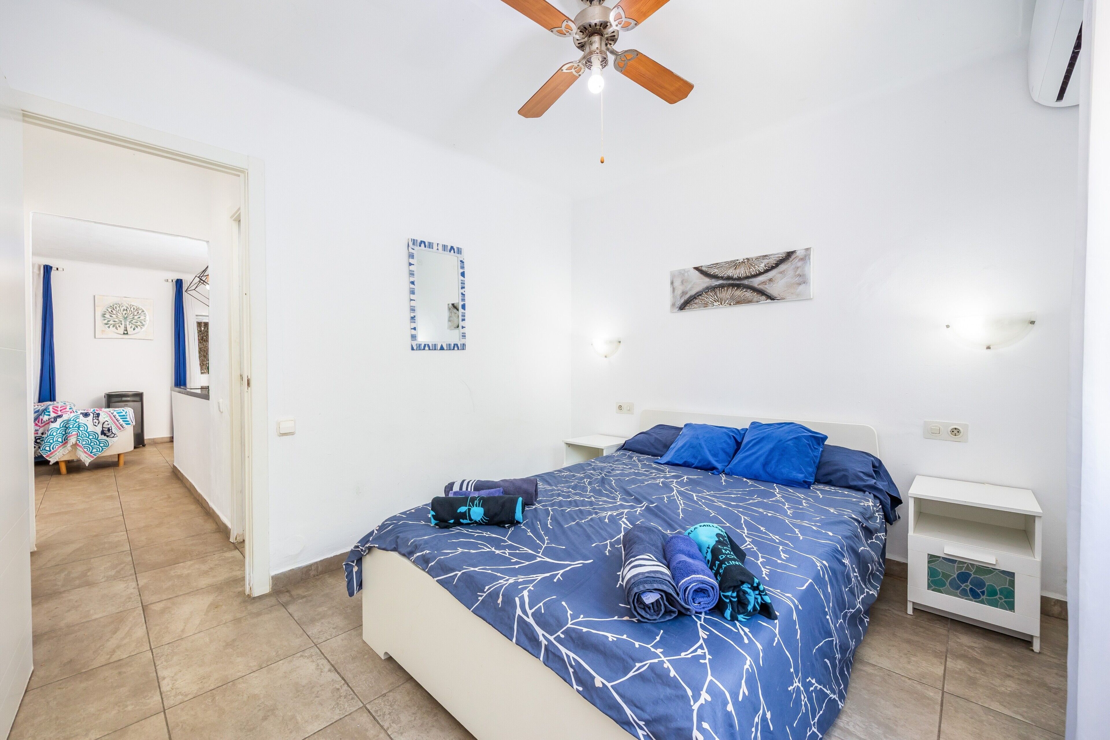 2 slaapkamers, een strijkplank/strijkijzer, gratis wifi, beddengoed