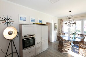 Unclassified image, 5 of 34, button