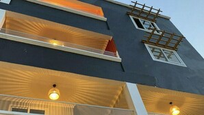Unclassified image, 3 of 30, button - PMJ Apartments (Accra)