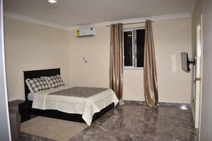 Caja de seguridad en la habitación y decoración personalizada 