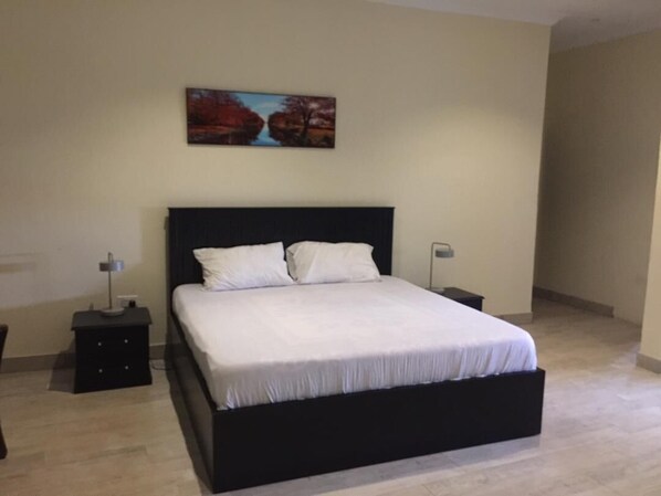 Tallelokero huoneessa, yksilöllisesti sisustettu