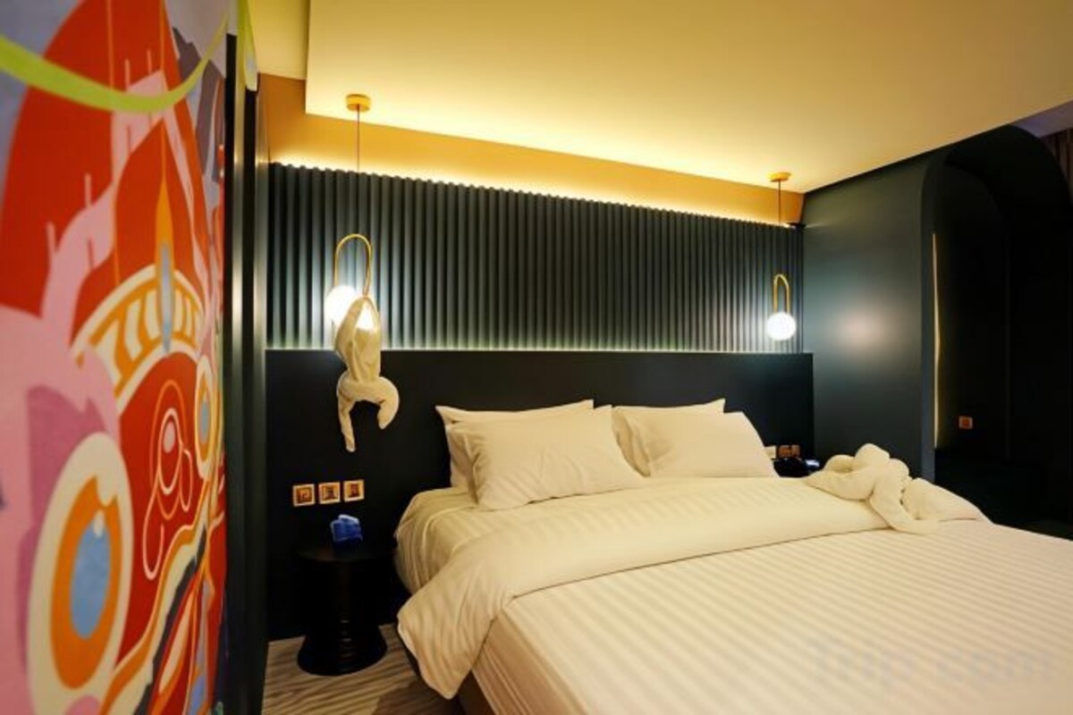 In-room safe, soundproofing, WiFi (free), bed sheets