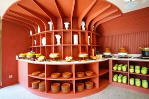 Daily continental breakfast (THB 350 per person)