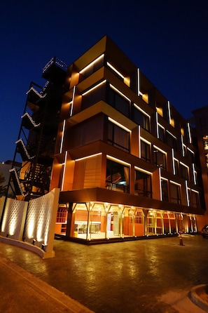 Exterior detail - 4 Monkeys Hotel (Bangkok)