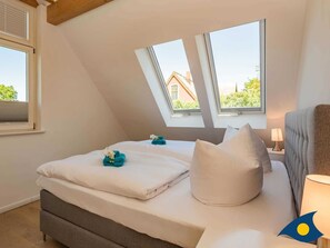 4 bedrooms, travel cot, WiFi, bed sheets - Das Schöne Haus, Germany (Heringsdorf)