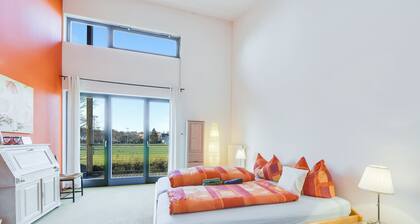 Lichtdurchflutetes Ferienhaus “Muc City de Lux” mit Balkon und WLAN; Parkplätze vorhanden