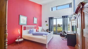 3 habitaciones, tabla de planchar con plancha, wifi y ropa de cama