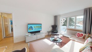 2 bedrooms, desk, iron/ironing board, WiFi