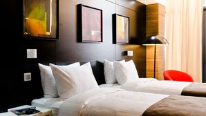 Premium bedding, down duvets, pillow-top beds, minibar - Ramada Hotel & Suites Baku (Baku)