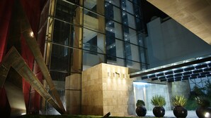 Courtyard view - Ramada Hotel & Suites Baku (Baku)