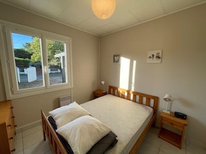 4 bedrooms - Family Home 300m from Beaches with Large Garden and Parking (Capbreton)