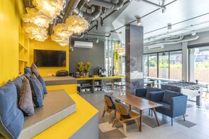 Coin salon dans le hall