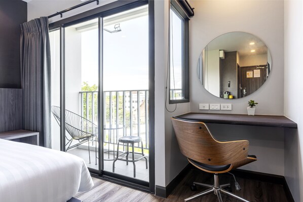 Tallelokero huoneessa, työpöytä