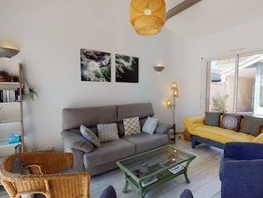 Living area - Seaside Villa with Pool, 3 Bedrooms, and Modern Amenities (Capbreton)