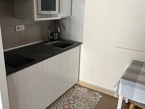 Fridge, microwave