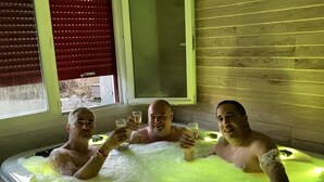 Three men in a hot tub with a wooden interior and a window with blinds. - Cerdanya Family House (Font Romeu - Odeillo)
