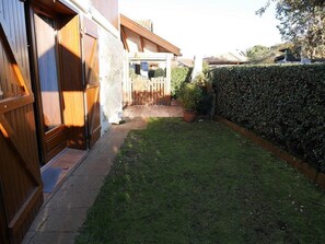 Property grounds - 3-Bedroom Villa with Parking and Pool Access (Capbreton)