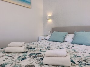 In-room safe, iron/ironing board