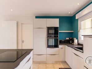 Refrigerador, microondas, horno y lavavajillas 