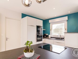 Kühlschrank, Mikrowelle, Ofen, Geschirrspüler