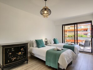 2 bedrooms, in-room safe, iron/ironing board, free internet