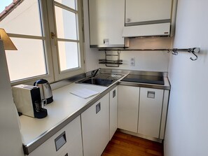 Fridge, microwave, coffee/tea maker, electric kettle