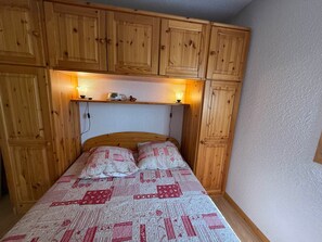 2 bedrooms