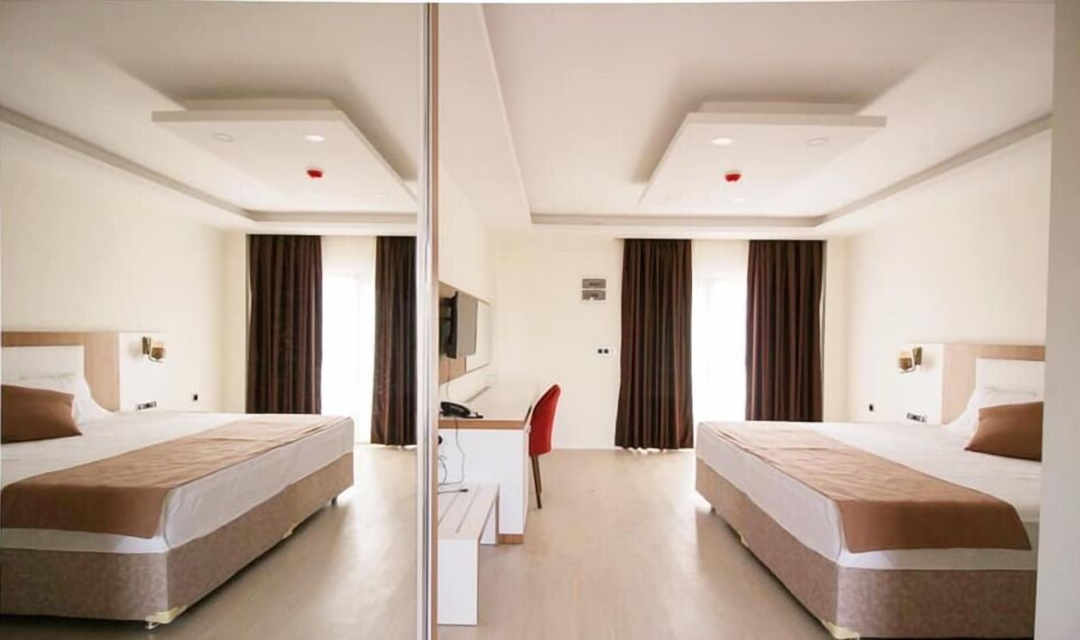 Standard Double Room | In-room safe, laptop workspace, blackout drapes, soundproofing