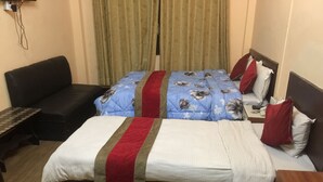 Deluxe Twin Room | WiFi (free) - HOTEL  PEACE MOUNTAIN (Kathmandu)