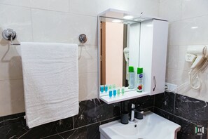 Apartment - Split Level (306, 307) | Bathroom