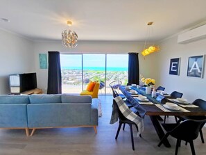 TV - Breathtaking sea view house (Oamaru North)