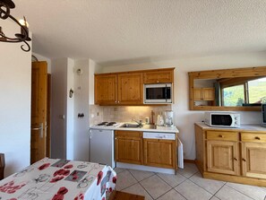 Fridge, microwave, dishwasher, coffee/tea maker