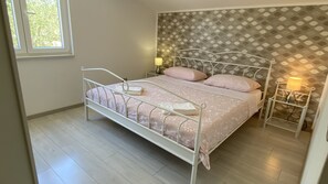 2 dormitorios, tabla de planchar con plancha, wifi gratis y ropa de cama