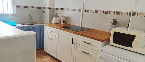 Coffee/tea maker, fridge, microwave, electric kettle