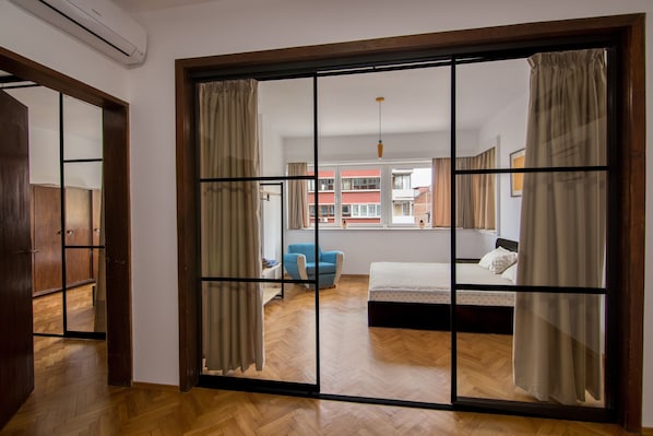 2 bedrooms, desk, soundproofing, iron/ironing board