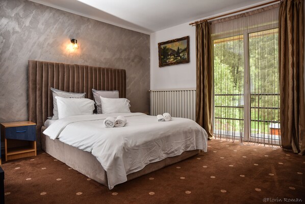 Comfort Double Room | Individually decorated, iron/ironing board, free WiFi, bed sheets
