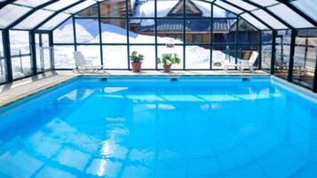 Piscina interna, piscina aquecida