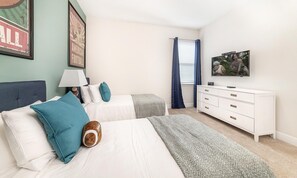 4 bedrooms, iron/ironing board, WiFi, bed sheets