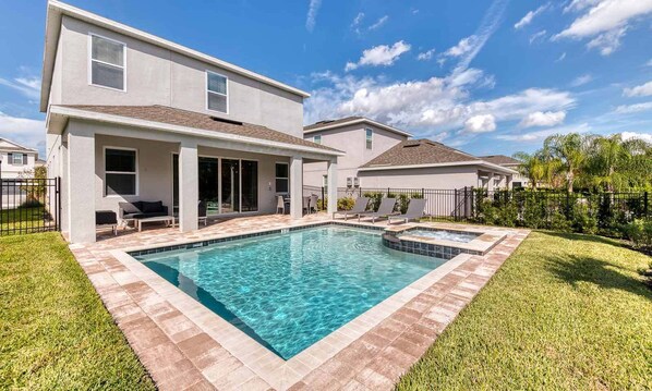 A heated pool - Classic Home with Private Pool at Encore (Kissimmee)