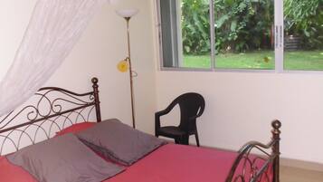 1 bedroom, desk, WiFi, bed sheets