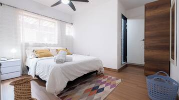 2 bedrooms, desk, iron/ironing board, free WiFi