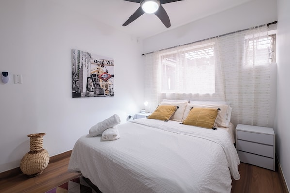 2 habitaciones, escritorio, tabla de planchar con plancha y wifi gratis