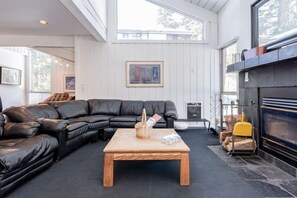 TV, fireplace, table tennis - Lrge- Ski in-Ski Out-Chamonix #62-  2 Bedroom+Loft. 2.5 bths. Sleeps 8. Steps To Canyon Lodge! (Mammoth Lakes)