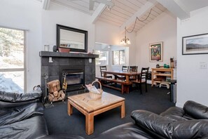 TV, fireplace, table tennis - Lrge- Ski in-Ski Out-Chamonix #62-  2 Bedroom+Loft. 2.5 bths. Sleeps 8. Steps To Canyon Lodge! (Mammoth Lakes)