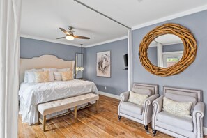 4 bedrooms, iron/ironing board, free WiFi, bed sheets