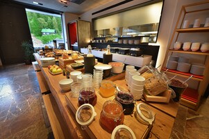 包含每日自助早餐