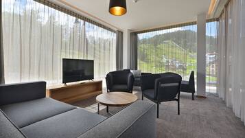 Presidential Suite | Living area | Flat-screen TV, Netflix, heated floors, streaming services