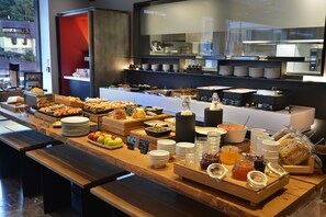 Free daily buffet breakfast  - Grand Hotel Hradec (Pec pod Snezkou)
